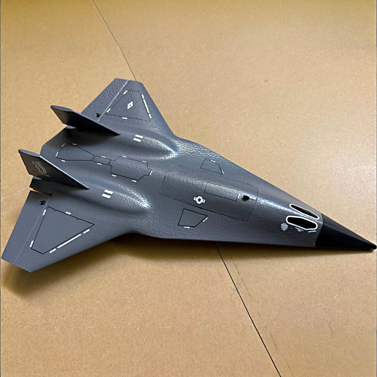 Duży Jetek™ Czarna gwiazda SR-72
